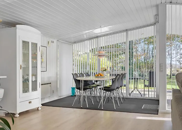 Сasa de vacaciones Three-bedroom In